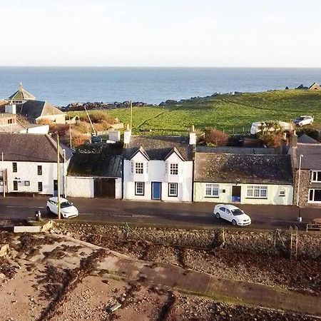 3 Bedroom Townhouse Right On The Harbour Isle of Whithorn Экстерьер фото