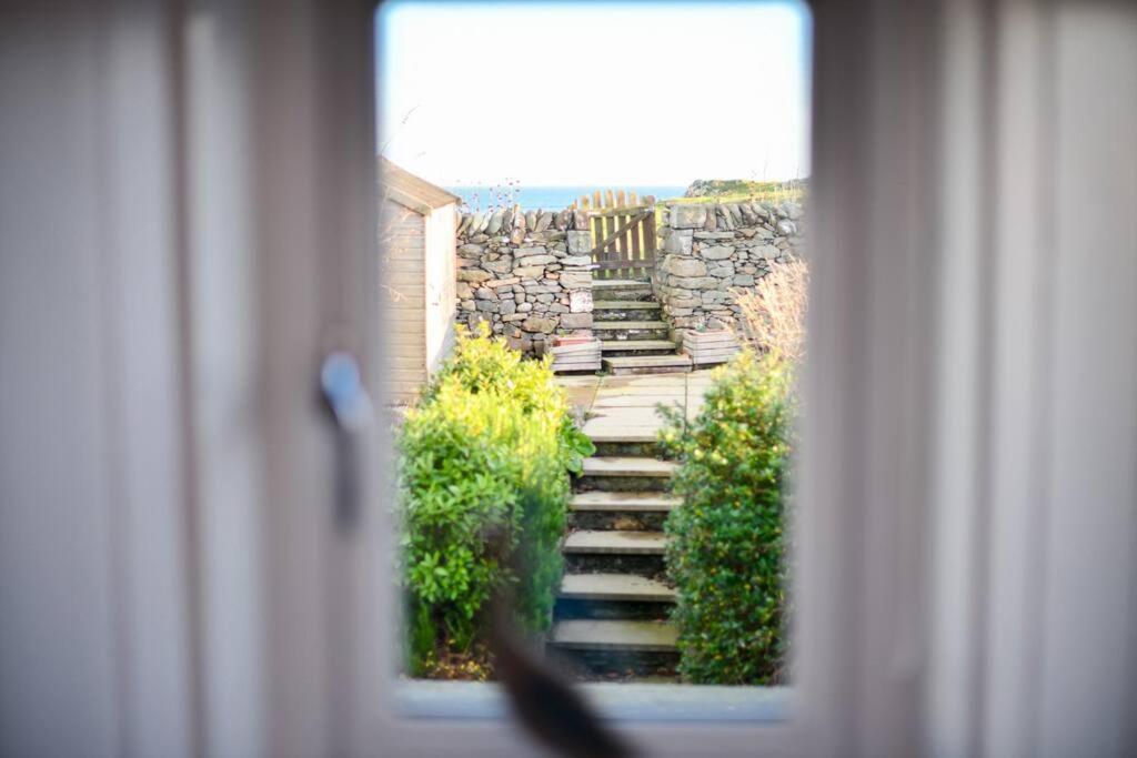 3 Bedroom Townhouse Right On The Harbour Isle of Whithorn Экстерьер фото