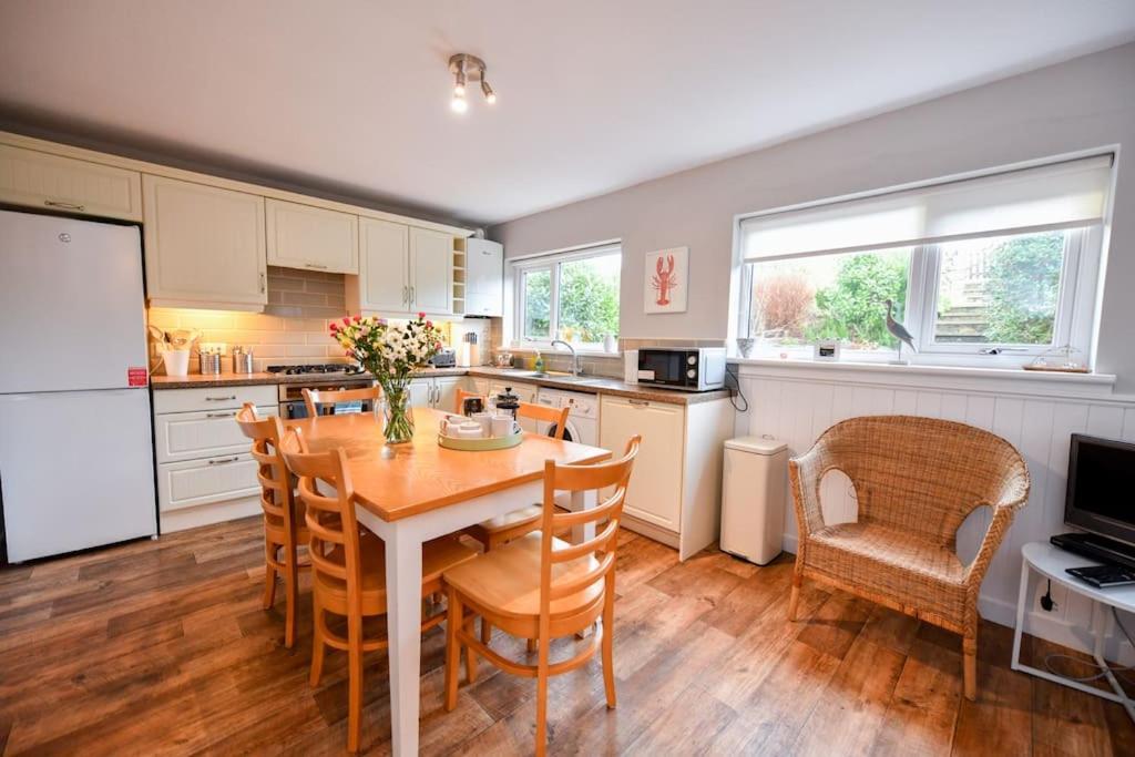 3 Bedroom Townhouse Right On The Harbour Isle of Whithorn Экстерьер фото
