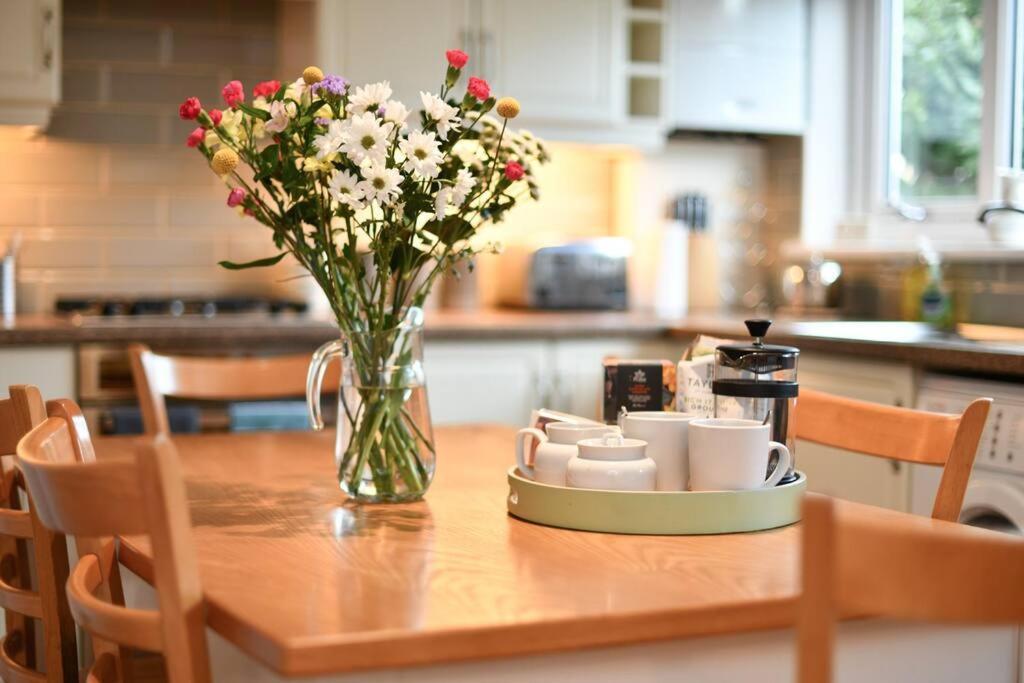 3 Bedroom Townhouse Right On The Harbour Isle of Whithorn Экстерьер фото