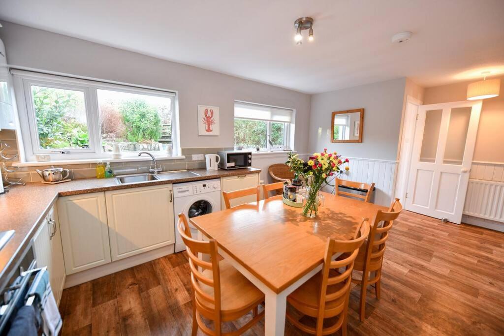 3 Bedroom Townhouse Right On The Harbour Isle of Whithorn Экстерьер фото