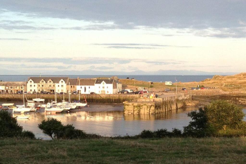 3 Bedroom Townhouse Right On The Harbour Isle of Whithorn Экстерьер фото