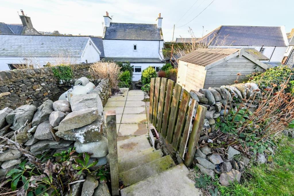 3 Bedroom Townhouse Right On The Harbour Isle of Whithorn Экстерьер фото