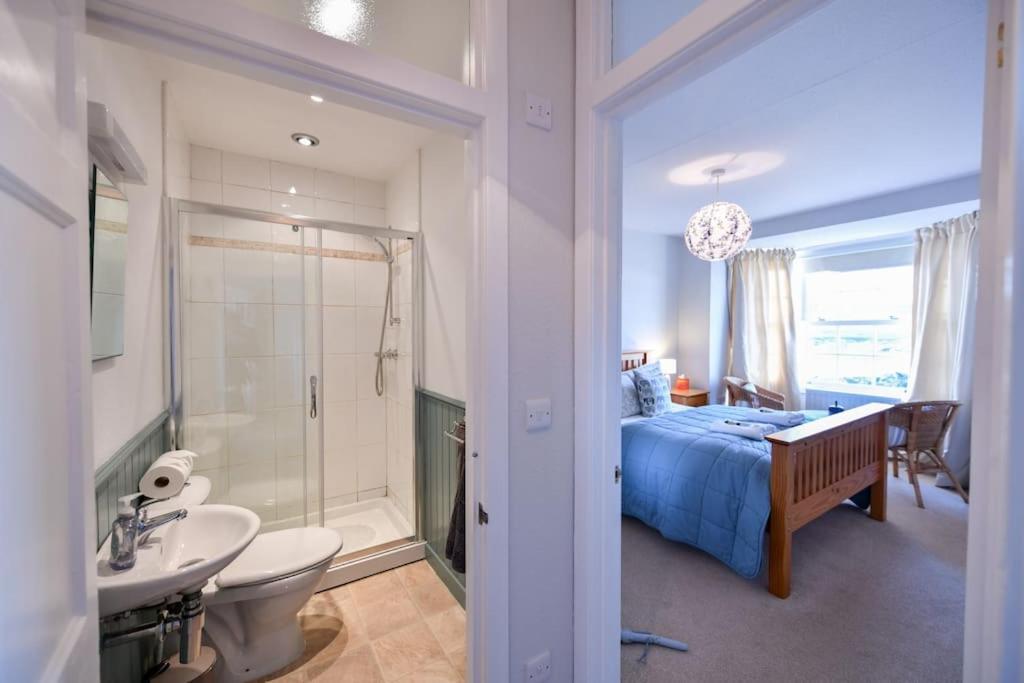 3 Bedroom Townhouse Right On The Harbour Isle of Whithorn Экстерьер фото