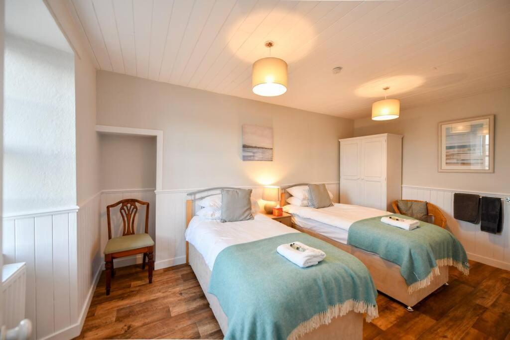 3 Bedroom Townhouse Right On The Harbour Isle of Whithorn Экстерьер фото