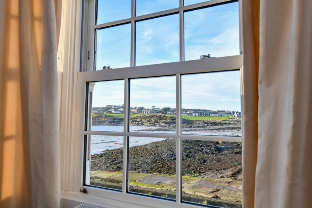 3 Bedroom Townhouse Right On The Harbour Isle of Whithorn Экстерьер фото