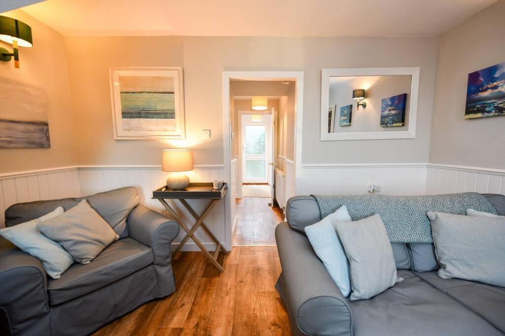 3 Bedroom Townhouse Right On The Harbour Isle of Whithorn Экстерьер фото