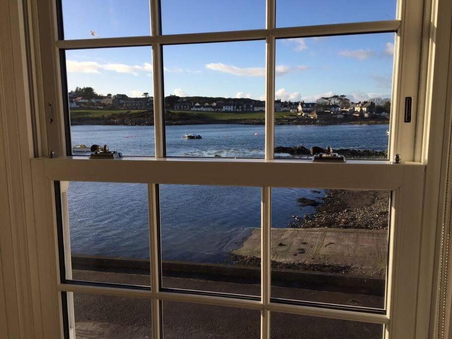 3 Bedroom Townhouse Right On The Harbour Isle of Whithorn Экстерьер фото