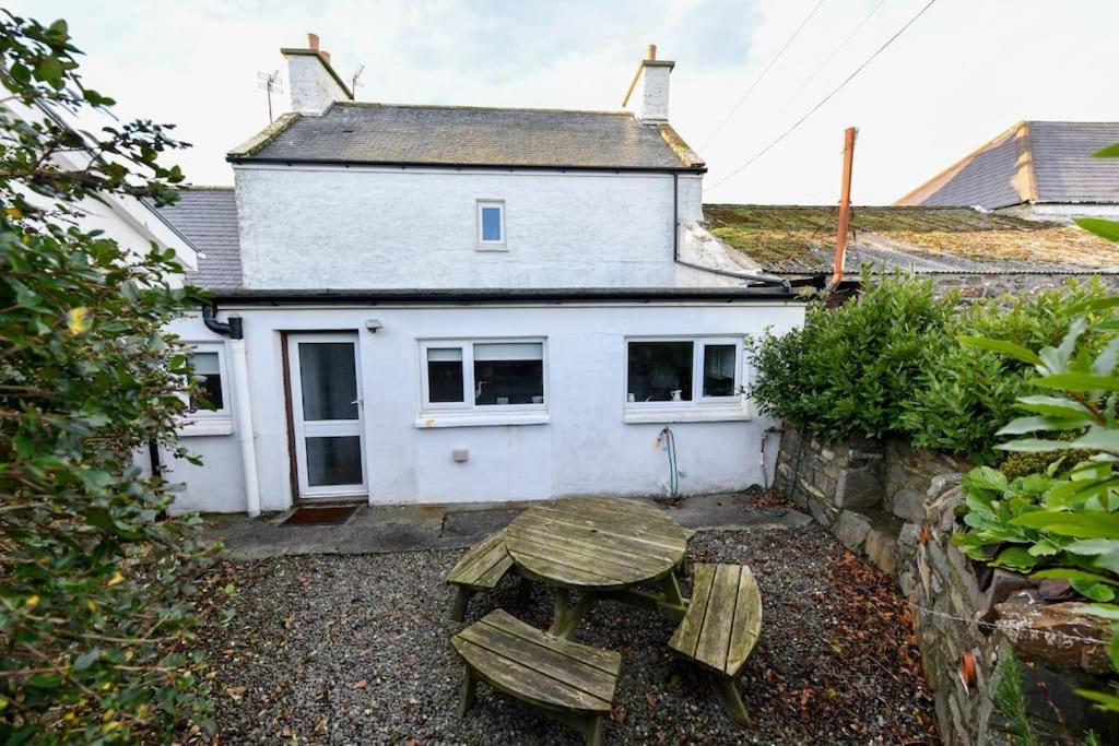 3 Bedroom Townhouse Right On The Harbour Isle of Whithorn Экстерьер фото