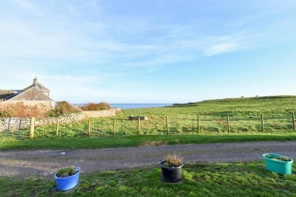 3 Bedroom Townhouse Right On The Harbour Isle of Whithorn Экстерьер фото